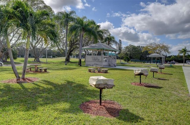 111 Lyndhurst E 111, Deerfield Beach, FL 33442