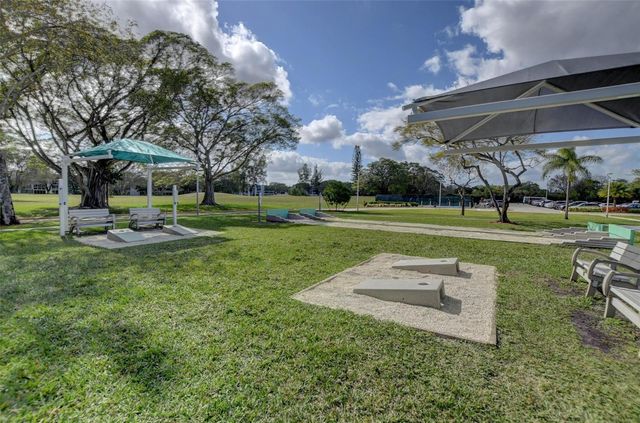 111 Lyndhurst E 111, Deerfield Beach, FL 33442