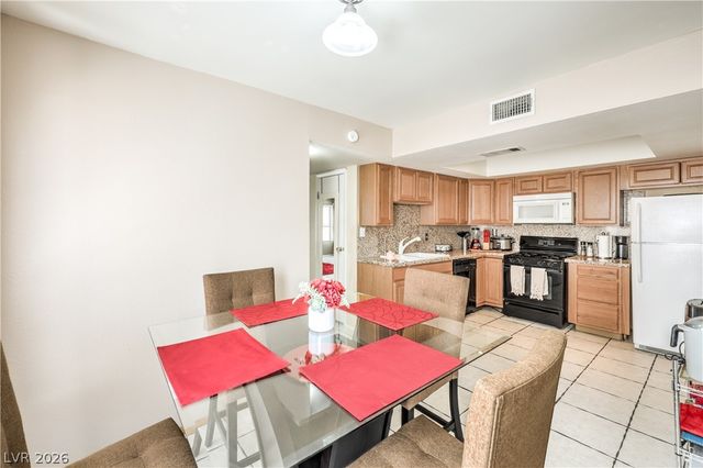 6633 Crosstimber Court, Las Vegas, NV 89108
