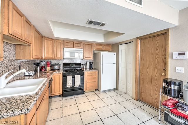 6633 Crosstimber Court, Las Vegas, NV 89108