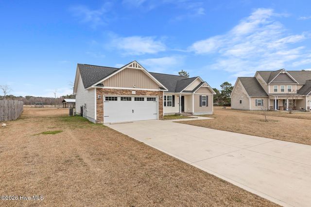 205 Arbor Court, Richlands, NC 28574