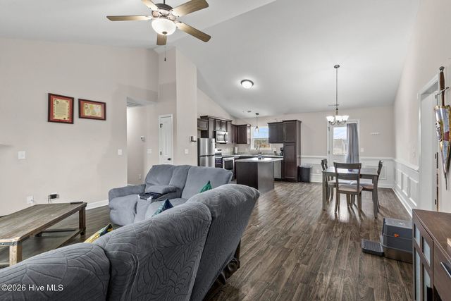 205 Arbor Court, Richlands, NC 28574