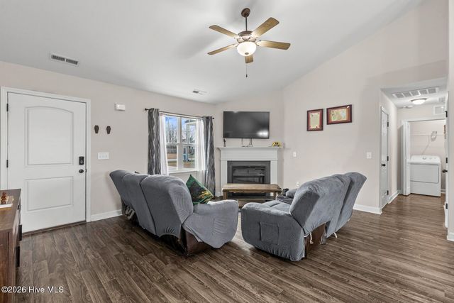 205 Arbor Court, Richlands, NC 28574