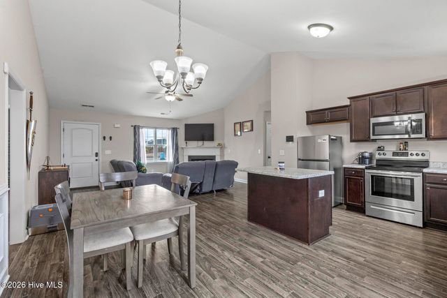 205 Arbor Court, Richlands, NC 28574