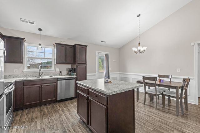 205 Arbor Court, Richlands, NC 28574