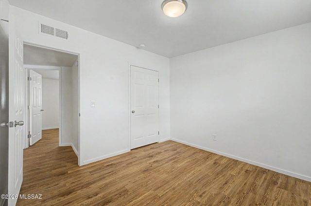 2242 W Calle Comodo, Tucson, AZ 85705