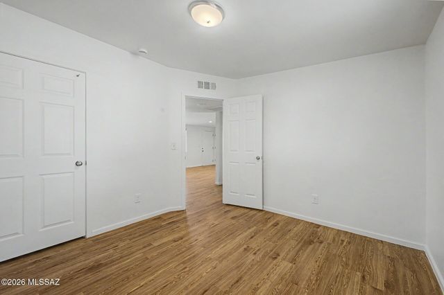 2242 W Calle Comodo, Tucson, AZ 85705