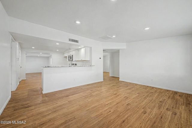 2242 W Calle Comodo, Tucson, AZ 85705