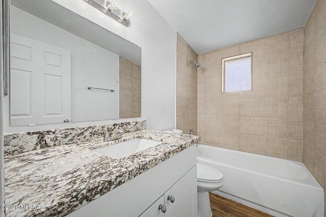 2242 W Calle Comodo, Tucson, AZ 85705