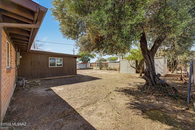 2242 W Calle Comodo, Tucson, AZ 85705