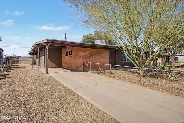 2242 W Calle Comodo, Tucson, AZ 85705