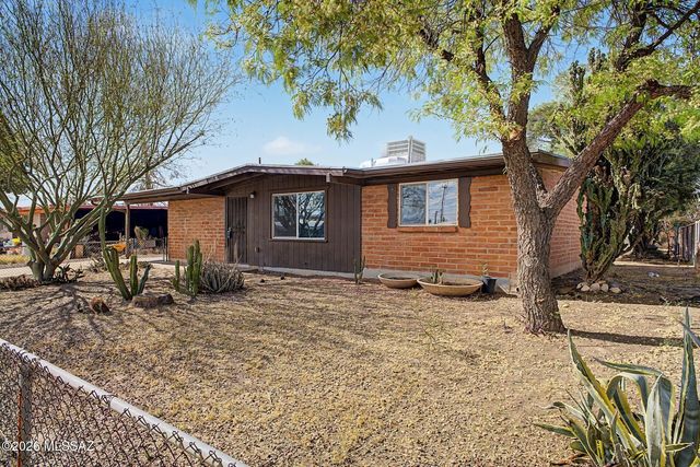 2242 W Calle Comodo, Tucson, AZ 85705