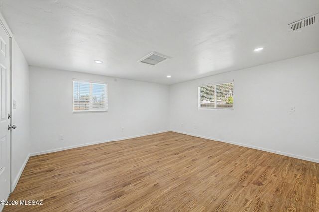 2242 W Calle Comodo, Tucson, AZ 85705