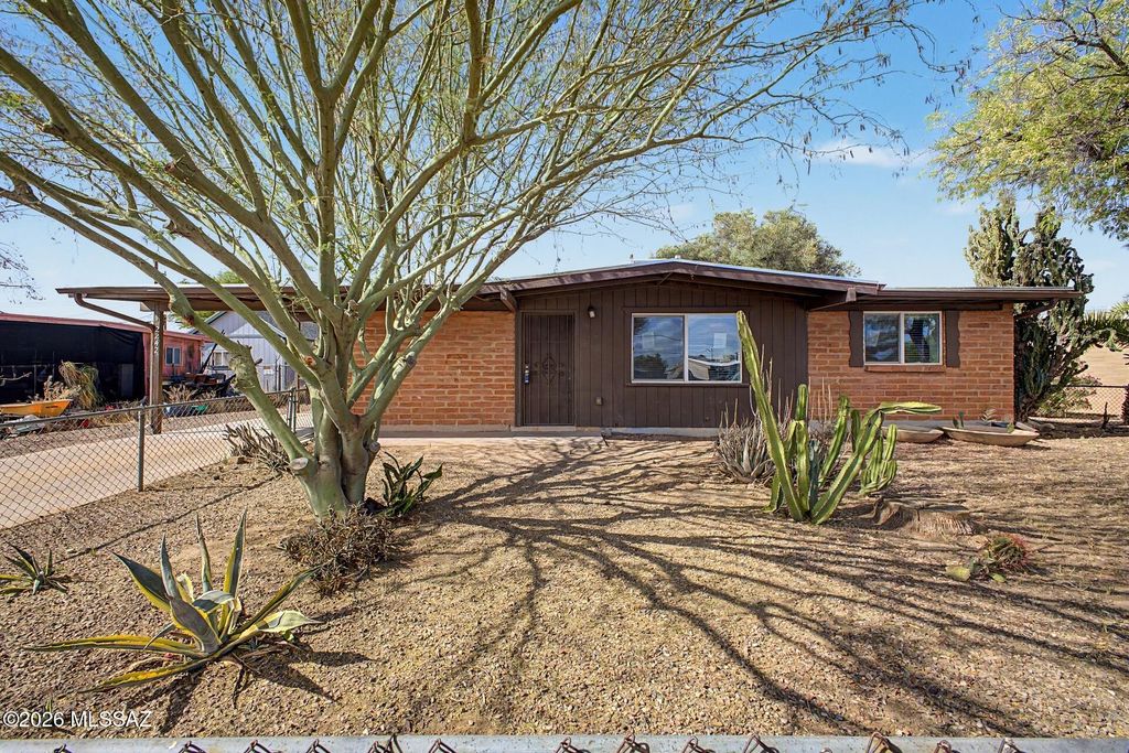2242 W Calle Comodo, Tucson, AZ 85705