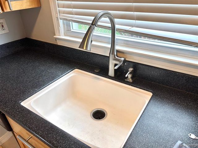 505 S Chocolay Avenue, Clawson, MI 48017