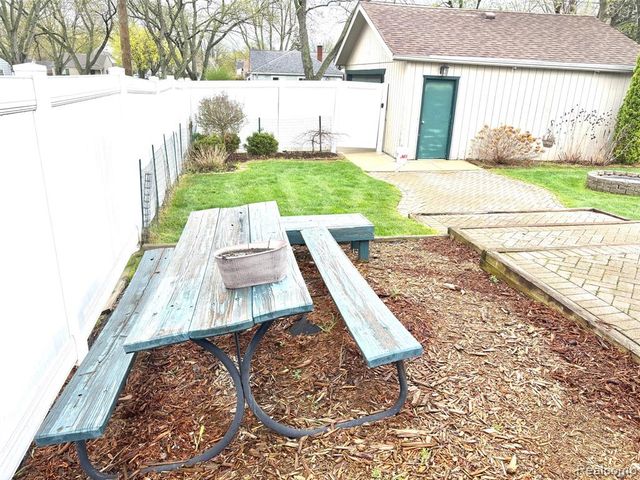 505 S Chocolay Avenue, Clawson, MI 48017