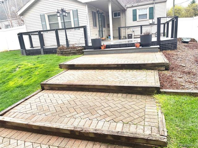 505 S Chocolay Avenue, Clawson, MI 48017