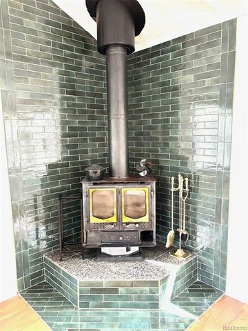 505 S Chocolay Avenue, Clawson, MI 48017