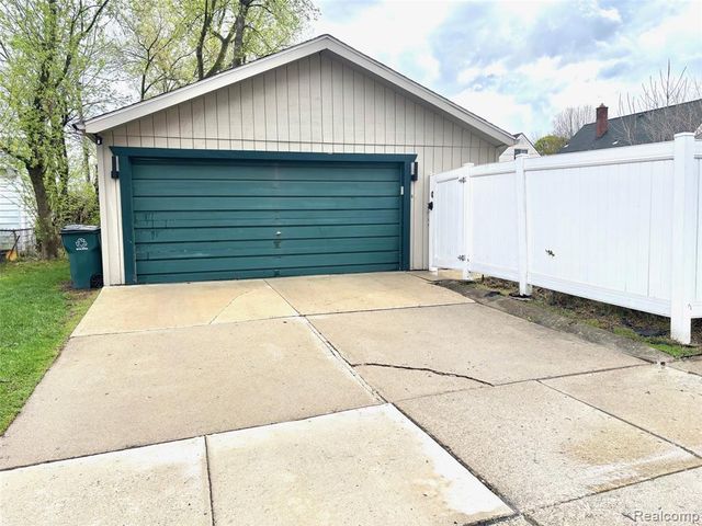 505 S Chocolay Avenue, Clawson, MI 48017