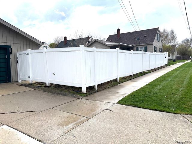 505 S Chocolay Avenue, Clawson, MI 48017