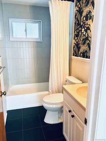 505 S Chocolay Avenue, Clawson, MI 48017