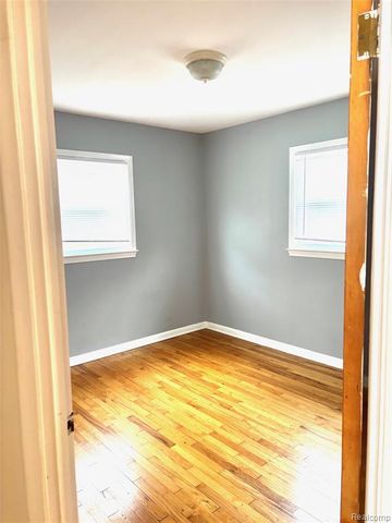 505 S Chocolay Avenue, Clawson, MI 48017