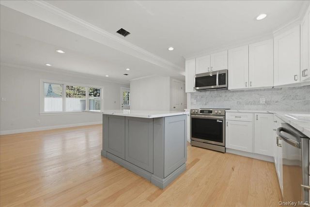 38 Bobolink Lane, Levittown, NY 11756