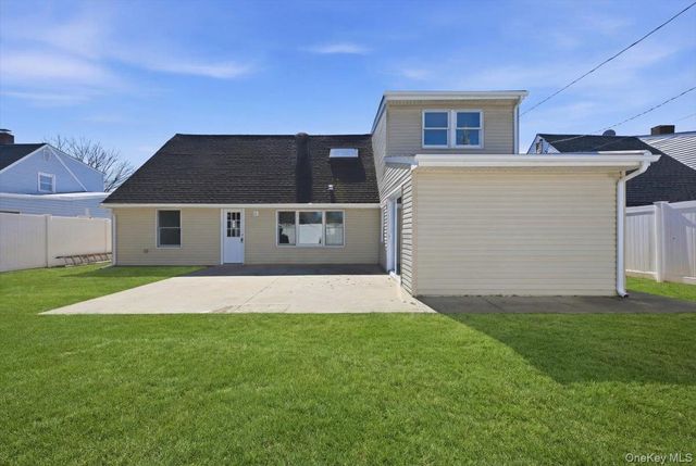 38 Bobolink Lane, Levittown, NY 11756