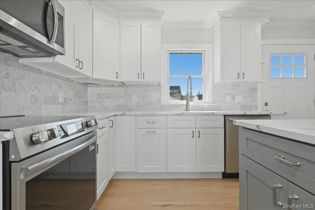 38 Bobolink Lane, Levittown, NY 11756