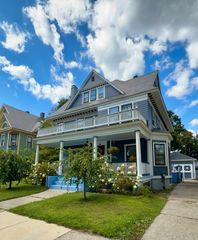 66 Fairfield St, Springfield, MA 01108