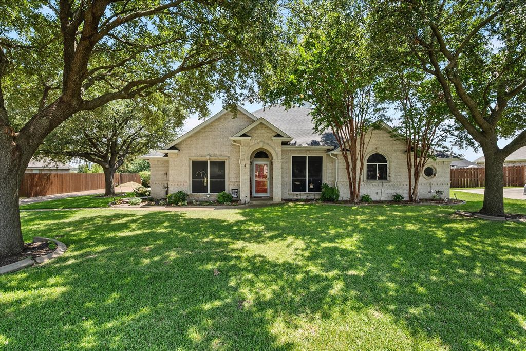 2811 London Lane, Crowley, TX 76036