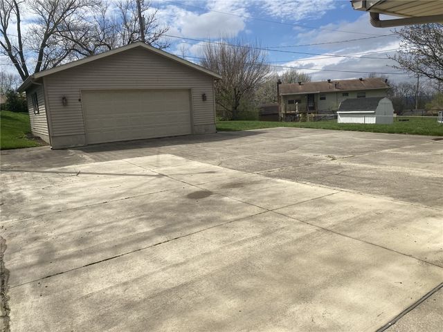 192 Golfwood Drive, West Carrollton, OH 45449
