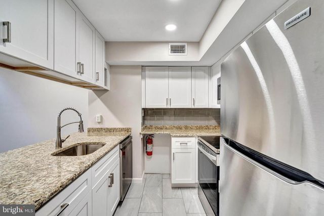 105 PARK PLACE DR, Cherry Hill, NJ 08002