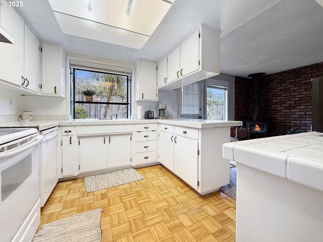 1330 CRISSEY Cir, Brookings, OR 97415