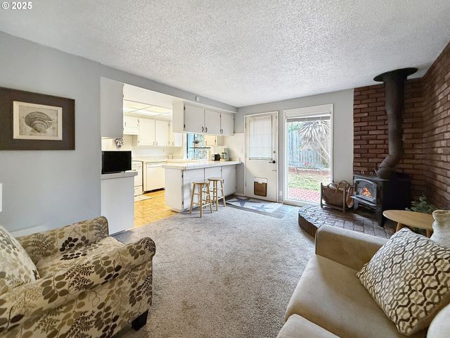 1330 CRISSEY Cir, Brookings, OR 97415