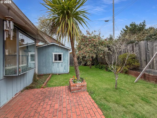 1330 CRISSEY Cir, Brookings, OR 97415