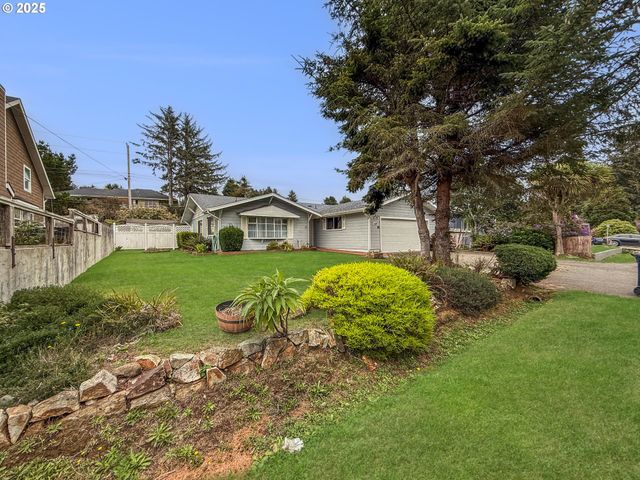 1330 CRISSEY Cir, Brookings, OR 97415