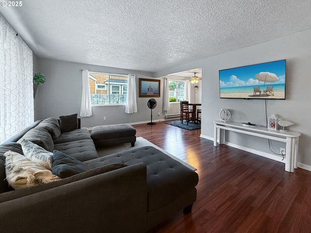 1330 CRISSEY Cir, Brookings, OR 97415