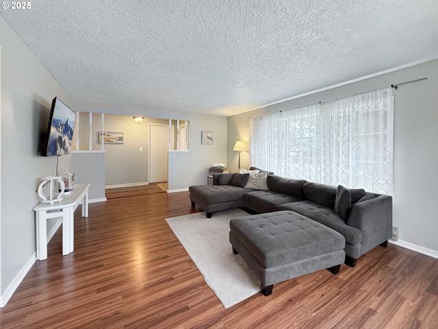 1330 CRISSEY Cir, Brookings, OR 97415