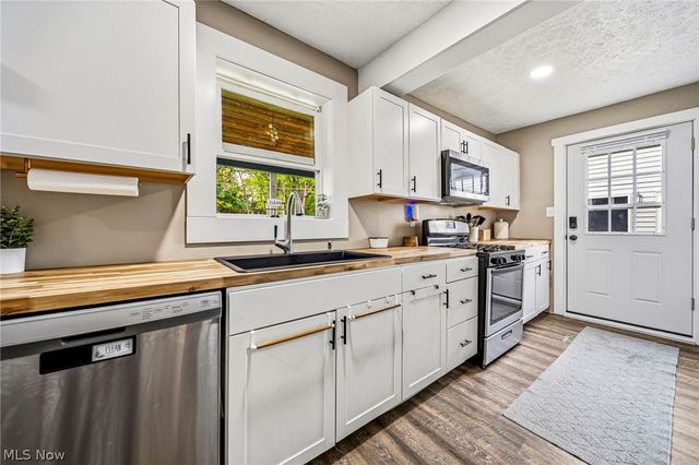 6712 Huron Avenue, Madison, OH 44057