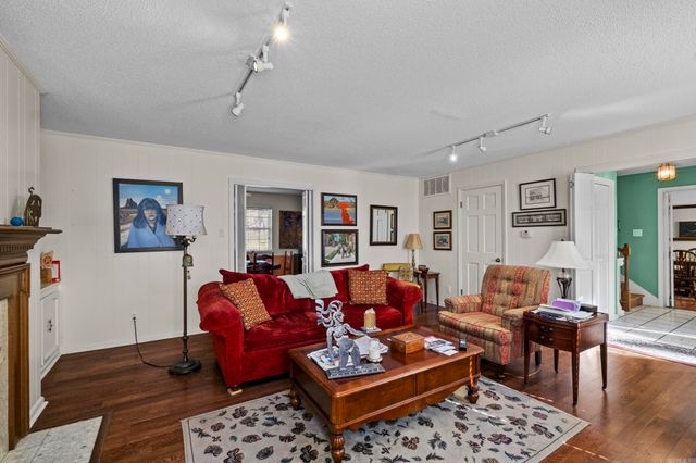 3801 Dunkeld Dr., North Little Rock, AR 72116