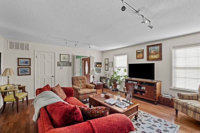 3801 Dunkeld Dr., North Little Rock, AR 72116