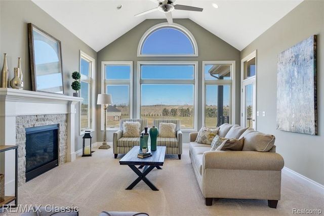 0000 Stoney Point 5, South Lyon, MI 48178