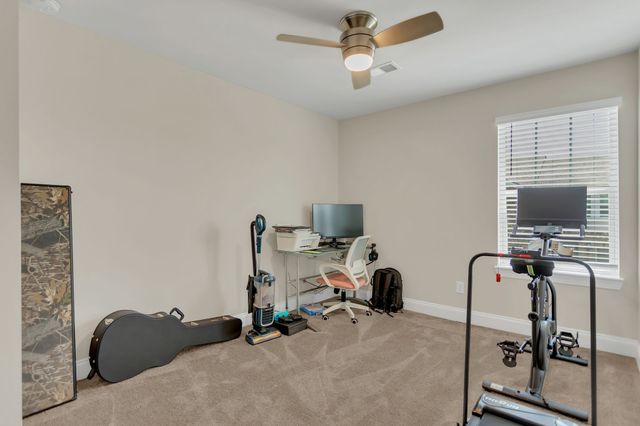 1021 McKee Ct, Columbia, TN 38401