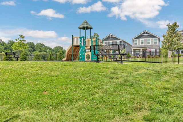 1021 McKee Ct, Columbia, TN 38401