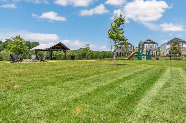 1021 McKee Ct, Columbia, TN 38401