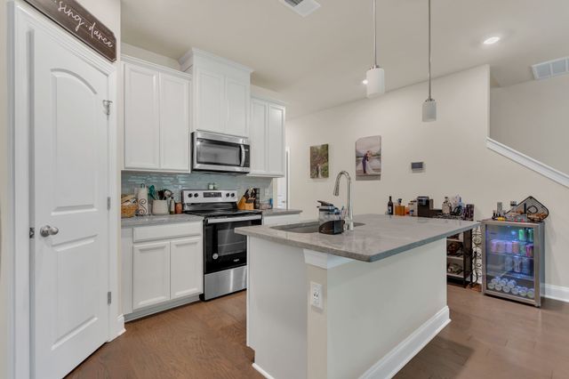 1021 McKee Ct, Columbia, TN 38401