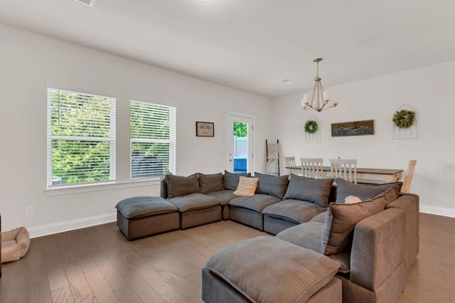 1021 McKee Ct, Columbia, TN 38401