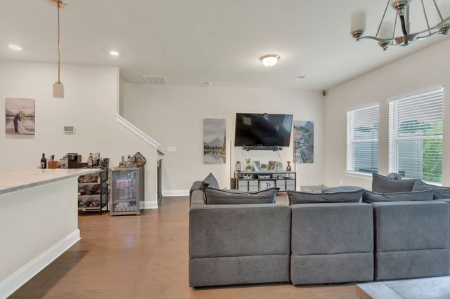 1021 McKee Ct, Columbia, TN 38401