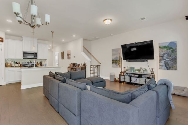 1021 McKee Ct, Columbia, TN 38401